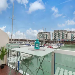 On The Water 2 With Free Parking - By My Getaways Apartment Brighton