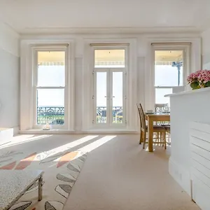 Spectacular Sea Views! Stylish Apt With Balcony Apartment Brighton