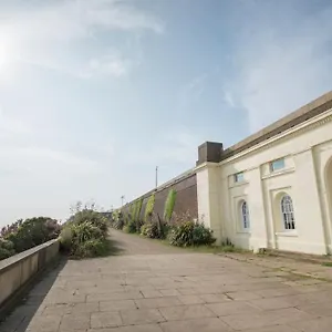 Constables - Tranquility On The Seafront Holiday home Brighton