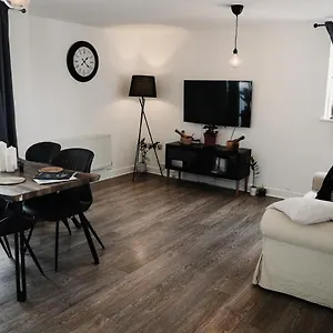 2 Bed River View Greenwich Apartment London